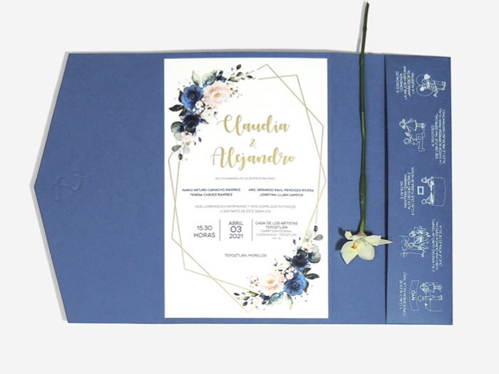 Invitacion azul brillante para boda con diseño botánico.